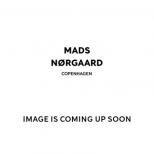 Mads Nørgaard - Mix Wowen Atla Word scarf i black ecru fra Mads Nørgaard